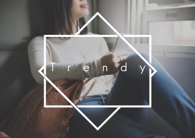 cep telefonu ve trendy kadın ile