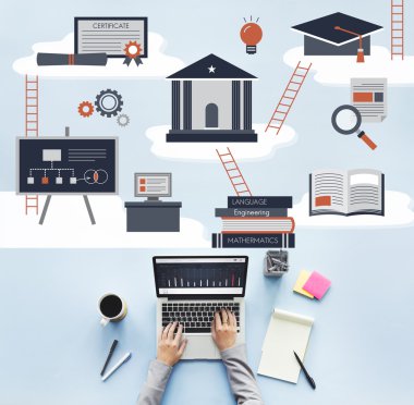 Bilgi ile masa üstünde laptop