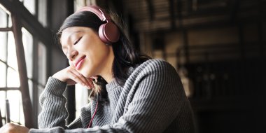 Defterde yazan kadın 