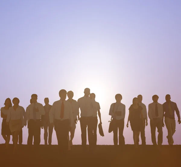 Gli uomini d'affari discutono di lavoro — Foto Stock