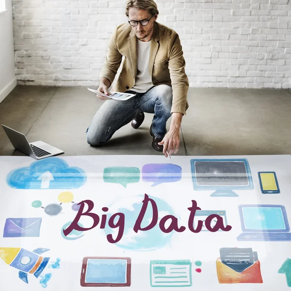 Businessman working with big data — Stock Photo, Image