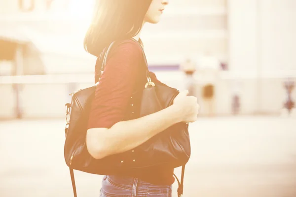 Mujer caminando concepto — Foto de Stock