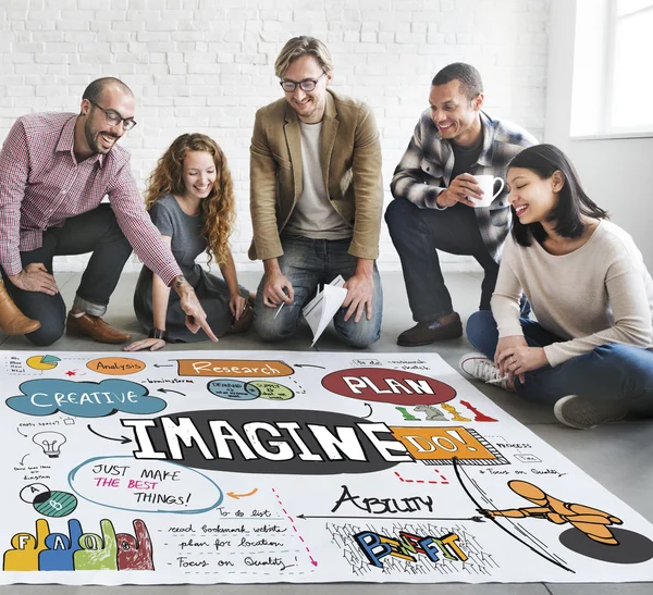 Poster ile çalışma tasarımcılar ve hayal