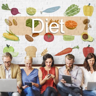 aygıtlar ve diyet ile insanlar oturup