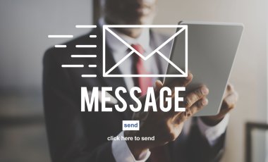 Dijital tablet kullanan işadamı  