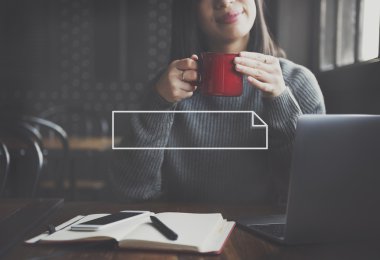 çerçeve ile kahve içme kadın