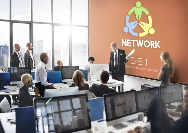 働くビジネスマンとネットワーク — ストック写真