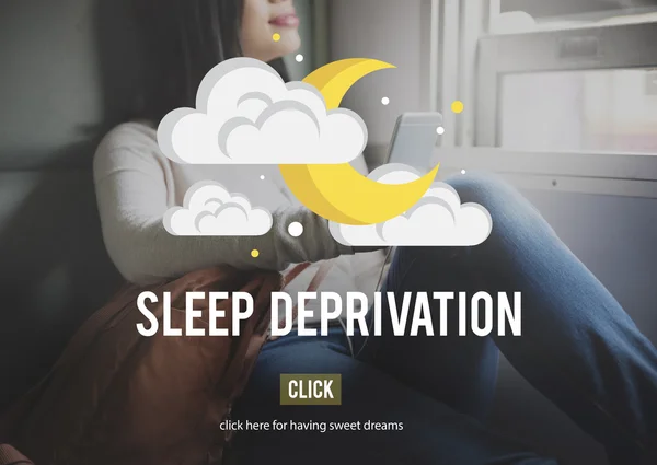 Žena s mobilním telefonem a deprivace spánku — Stock fotografie