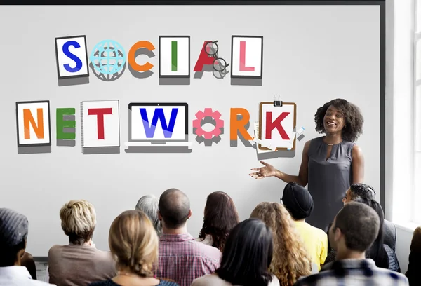 Persone in seminario con i Social Network — Foto Stock