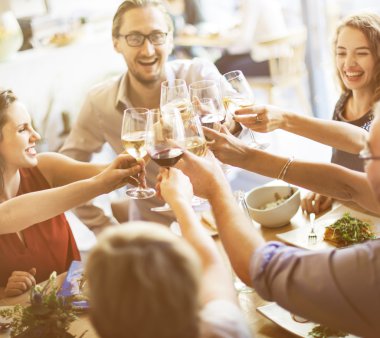  İnsanlar alkış gözlüklü 