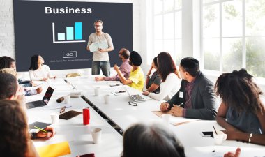 Ofiste çalışan iş adamları