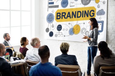 İnsanlar dinliyor sunu tanışma