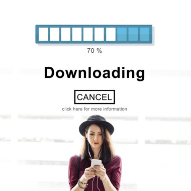 Müzik dinleyen kadın