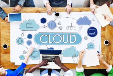 Üzerinde işaret eden iş adamları Cloud Computing