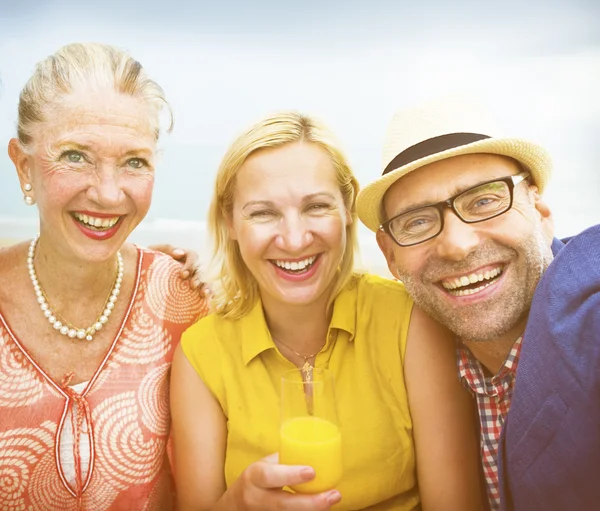 Amigos pasando el rato en la fiesta — Foto de Stock