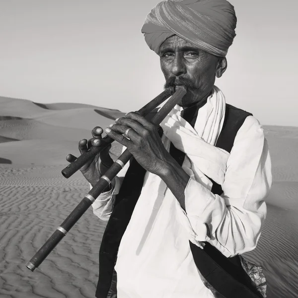 Man spelar vind Pipe — Stockfoto