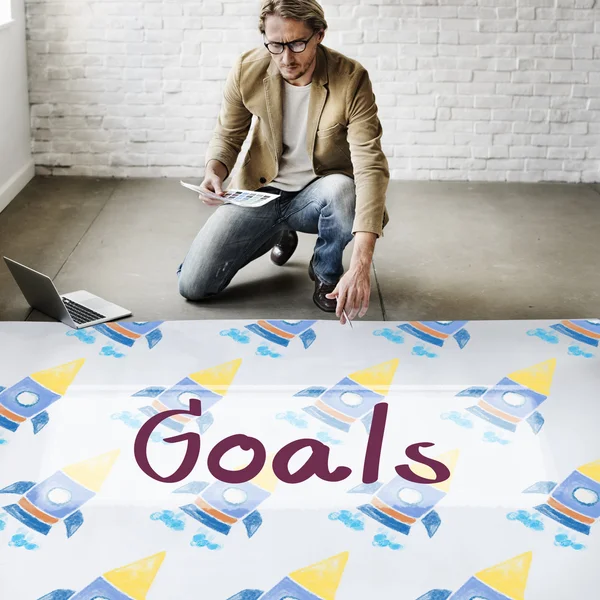 Businessman working with goals — Stock Photo, Image