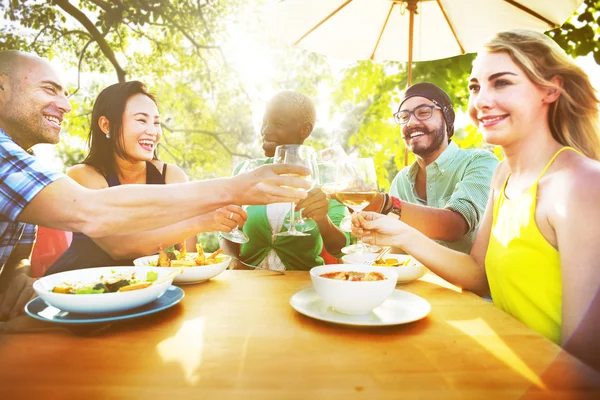 Beautiful people celebrating — Stock Photo, Image