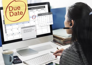 işkadını üstünde bilgisayar vade ile çalışma