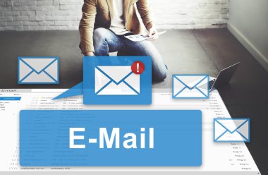 İşadamı e-posta ile çalışma