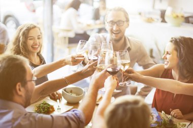  İnsanlar alkış gözlüklü 