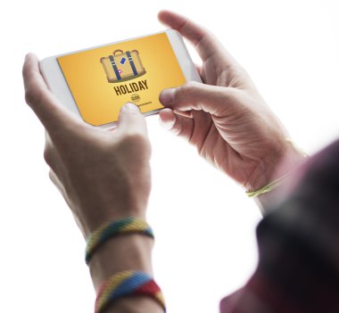 Cep telefonu kullanan adam