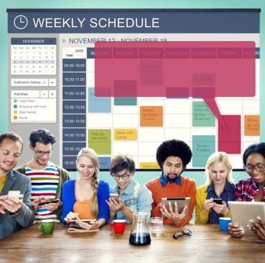Dijital aygıtlar kullanan insanlar