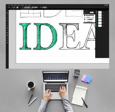 Tablo fikir üstünde laptop