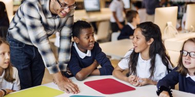 okulda ders sahip öğrenciler