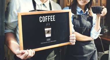 Blackboard tutan reklam adamla 