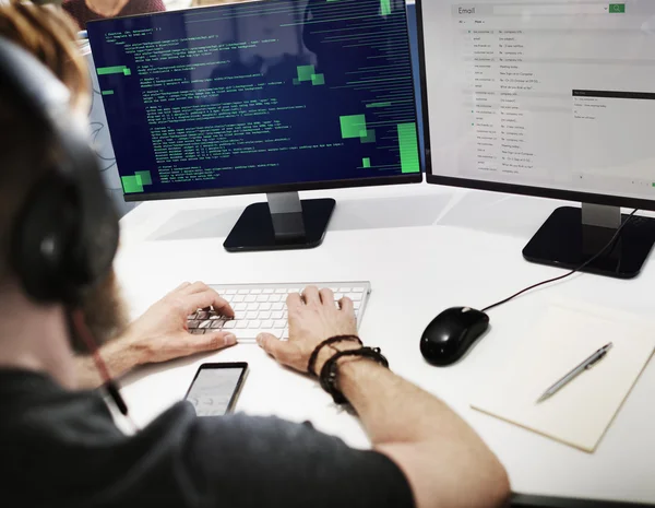 Businessman working on computer — Stock Photo, Image