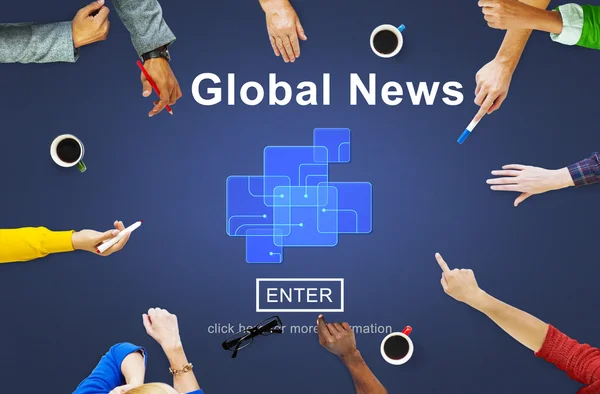 Mensen uit het bedrijfsleven wijzen op Global News — Stockfoto