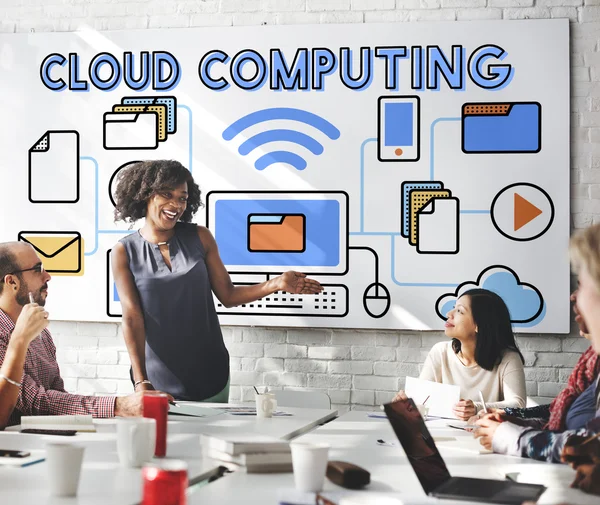 Reunión de negocios con cloud computing — Foto de Stock