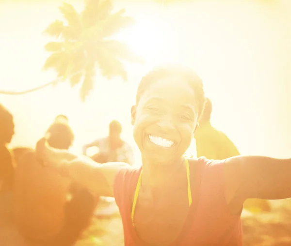 People enjoying beach party — Stock Photo, Image