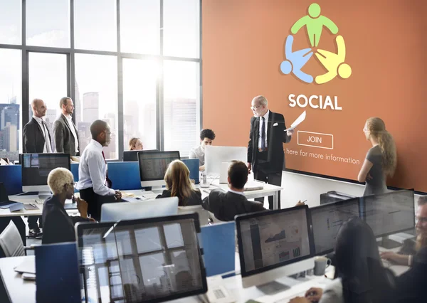 Pessoas de negócios trabalhando e social — Fotografia de Stock