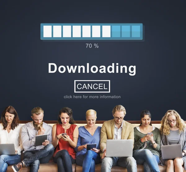 Çeşitlilik insanlarla dijital cihazlar