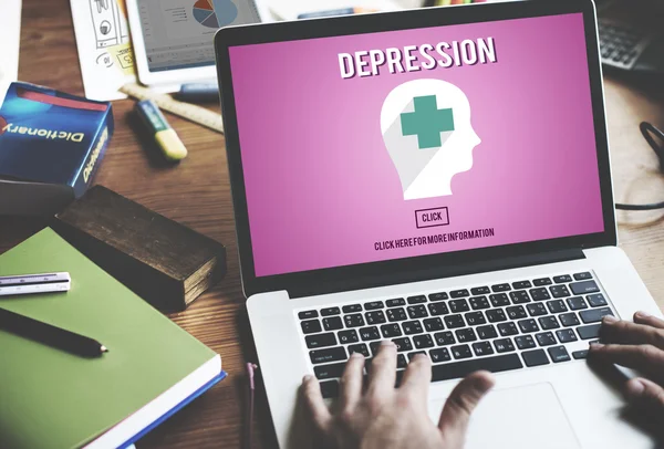 うつ病の概念とノート パソコン — ストック写真