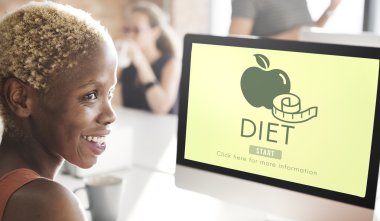 işkadını üstünde bilgisayar diyet ile çalışma