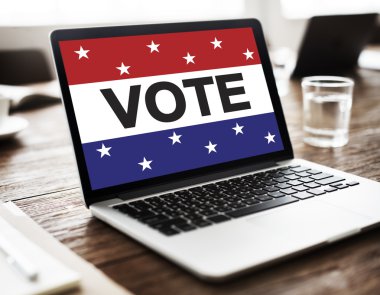 Ofis Masaları üzerinde açılan not defteri