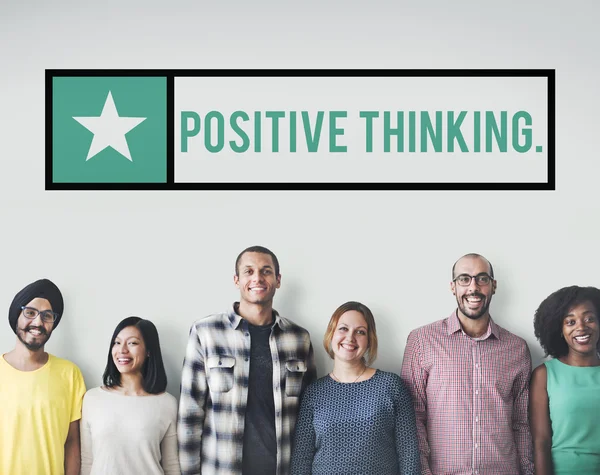 Diversidad personas con pensamiento positivo — Foto de Stock
