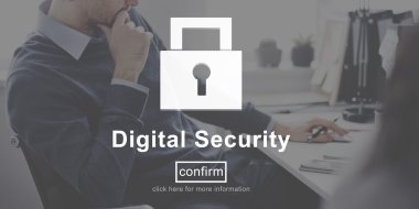 Projede çalışan iş adamı