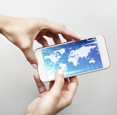 kişi holding akıllı telefon