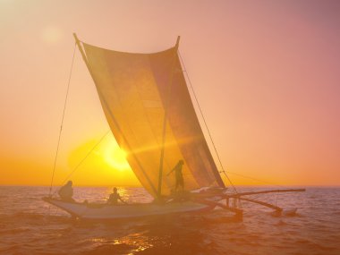 Balıkçılar katamaran sunset at üzerinde
