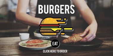 Café'de çalışan kadın garson