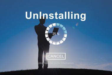 Tepede dizüstü kullanarak iş adamı