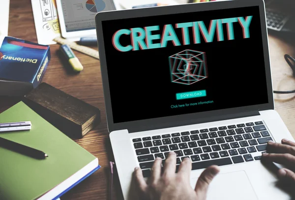 Laptop z koncepcja kreatywność — Zdjęcie stockowe