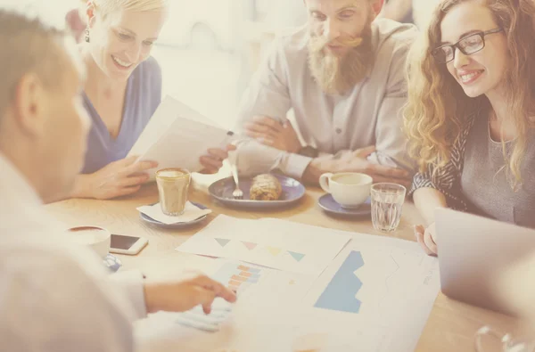 Gente discutiendo sobre el Proyecto — Foto de Stock