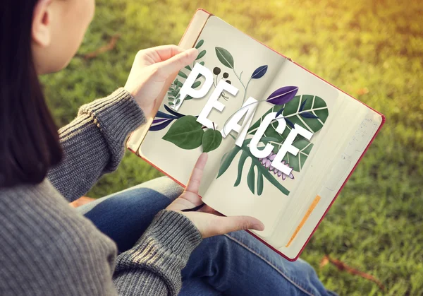 Mujer leyendo libro y paz —  Fotos de Stock