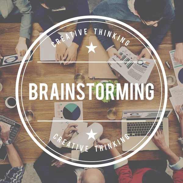 Επιχειρηματικό άνθρωποι "brainstorming" και σκέψης στρατηγική — Φωτογραφία Αρχείου