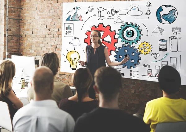 Personas en conferencia con estrategia — Foto de Stock